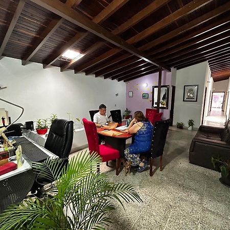 Hostel Urban City Medellin Bagian luar foto