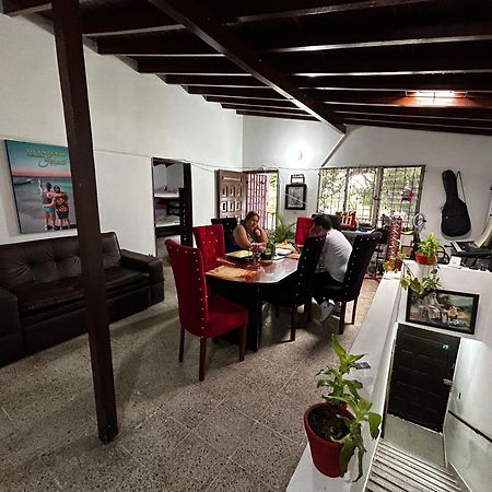 Hostel Urban City Medellin Bagian luar foto